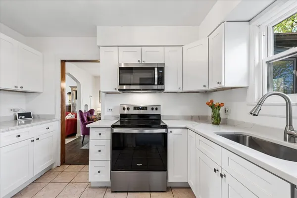 $350,000 | 617 Lavoie Avenue, Elgin, IL 60120