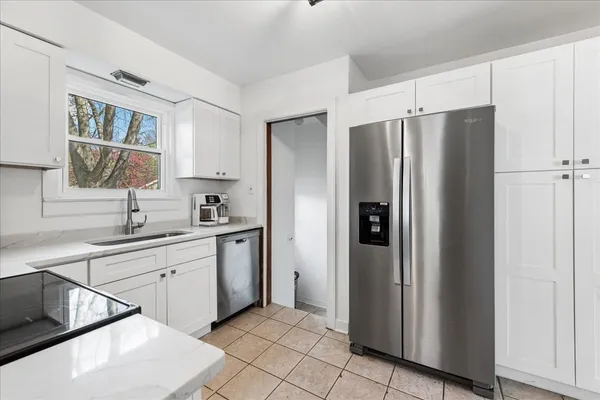 $350,000 | 617 Lavoie Avenue, Elgin, IL 60120