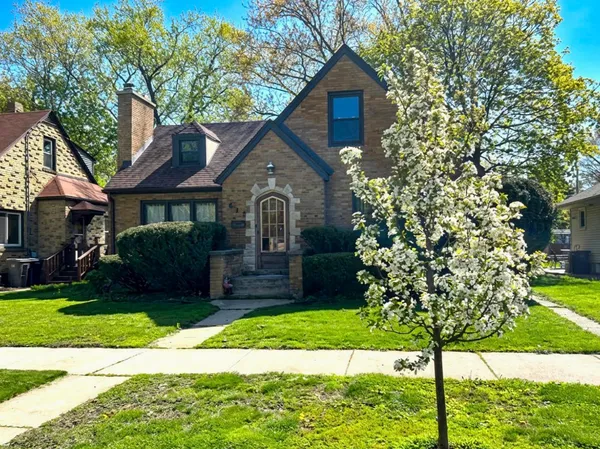 $350,000 | 617 Lavoie Avenue, Elgin, IL 60120