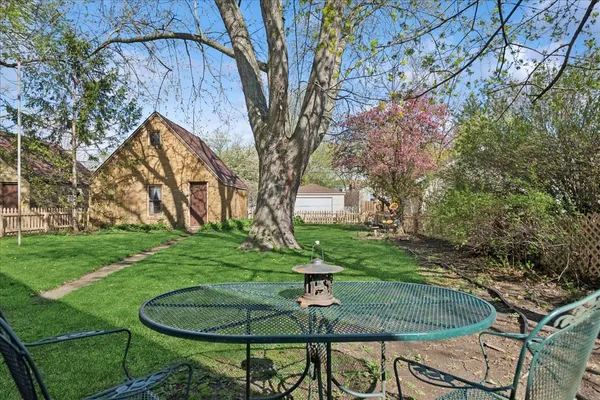 $350,000 | 617 Lavoie Avenue, Elgin, IL 60120