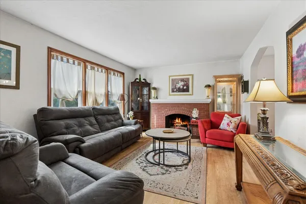 $350,000 | 617 Lavoie Avenue, Elgin, IL 60120