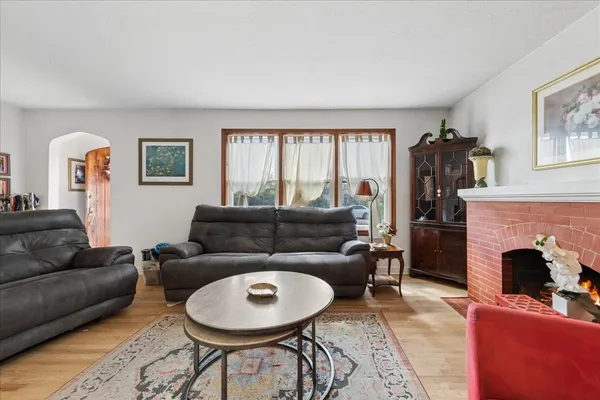 $350,000 | 617 Lavoie Avenue, Elgin, IL 60120