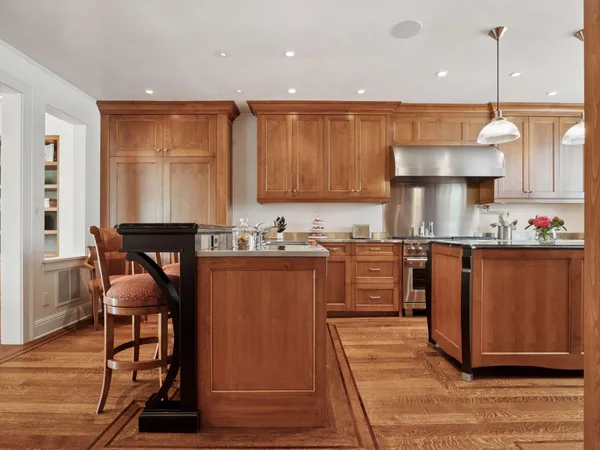 $2,175,000 | 2683 Lake Of The Isles Parkway East, Minneapolis, MN 55408