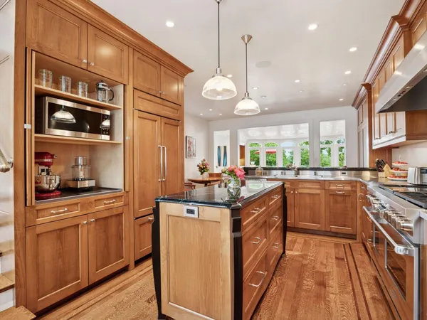 $2,175,000 | 2683 Lake Of The Isles Parkway East, Minneapolis, MN 55408