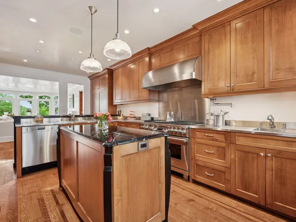 $2,175,000 | 2683 Lake Of The Isles Parkway East, Minneapolis, MN 55408