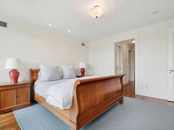 $2,175,000 | 2683 Lake Of The Isles Parkway East, Minneapolis, MN 55408