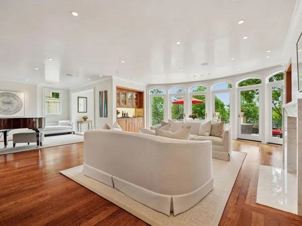 $2,175,000 | 2683 Lake Of The Isles Parkway East, Minneapolis, MN 55408