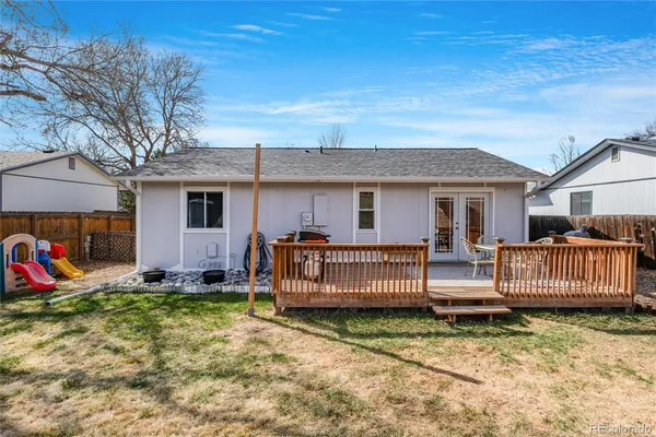 a view of a house with backyard and porch