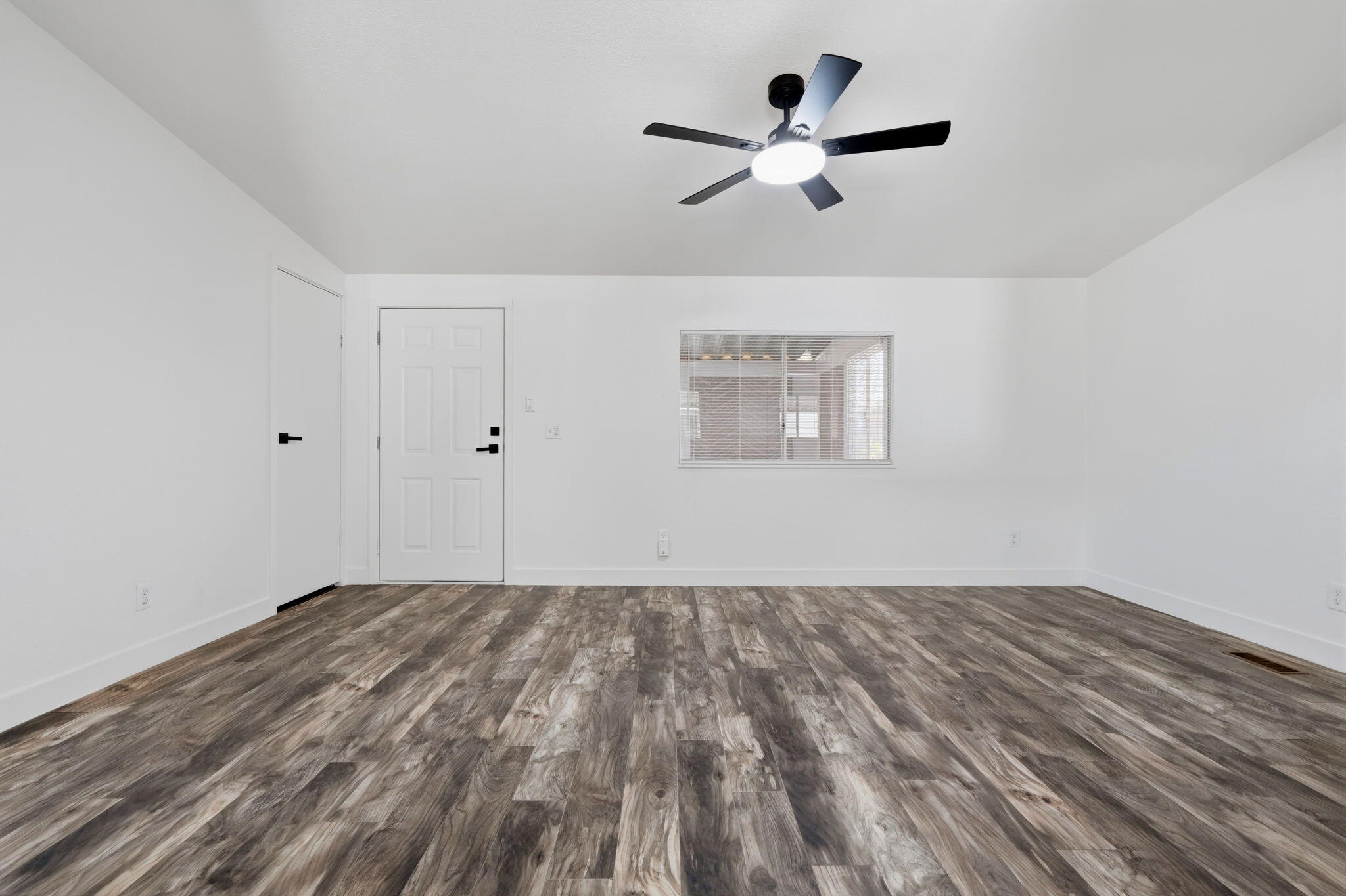 900 East Rankin Road, Unit 142 Tulare, CA 93274 - Photo 11 of 34 8-900_East_Rankin_Road_142_Tulare_007