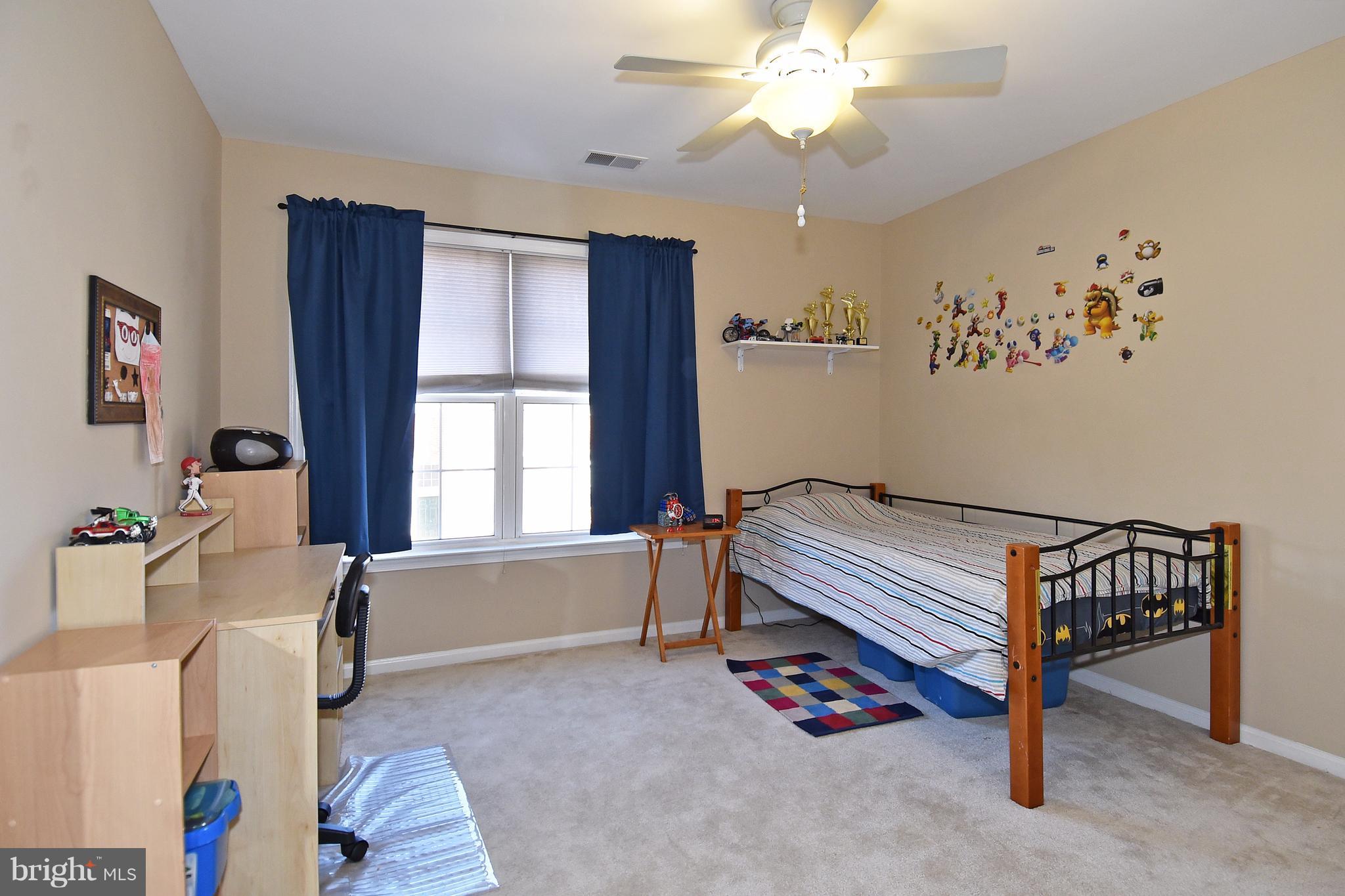 20677 Riptide Square Sterling, VA 20165 - Photo 15 of 26 Good sized bedroom