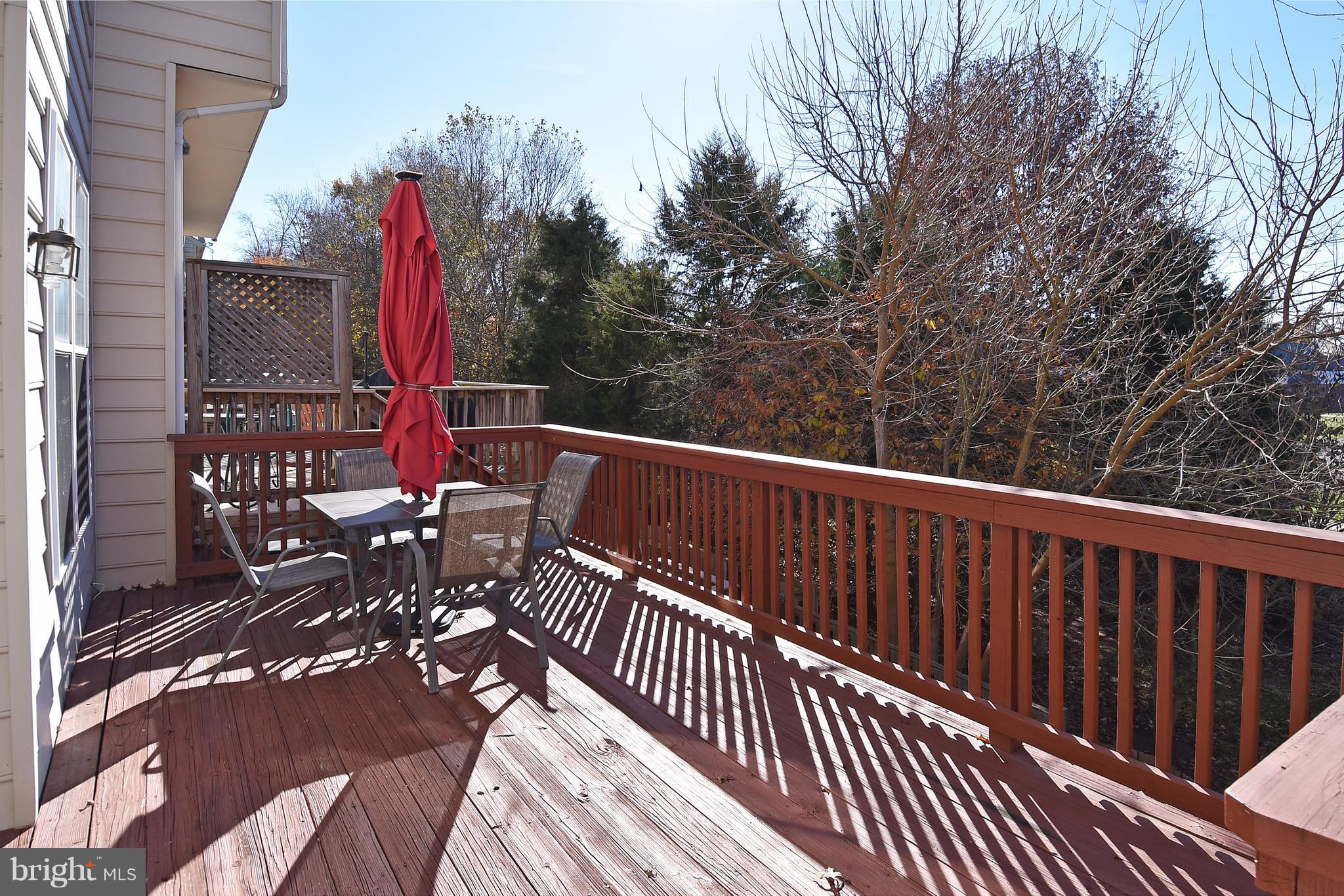 20677 Riptide Square Sterling, VA 20165 - Photo 22 of 26 Deck off of the kitchen/family room