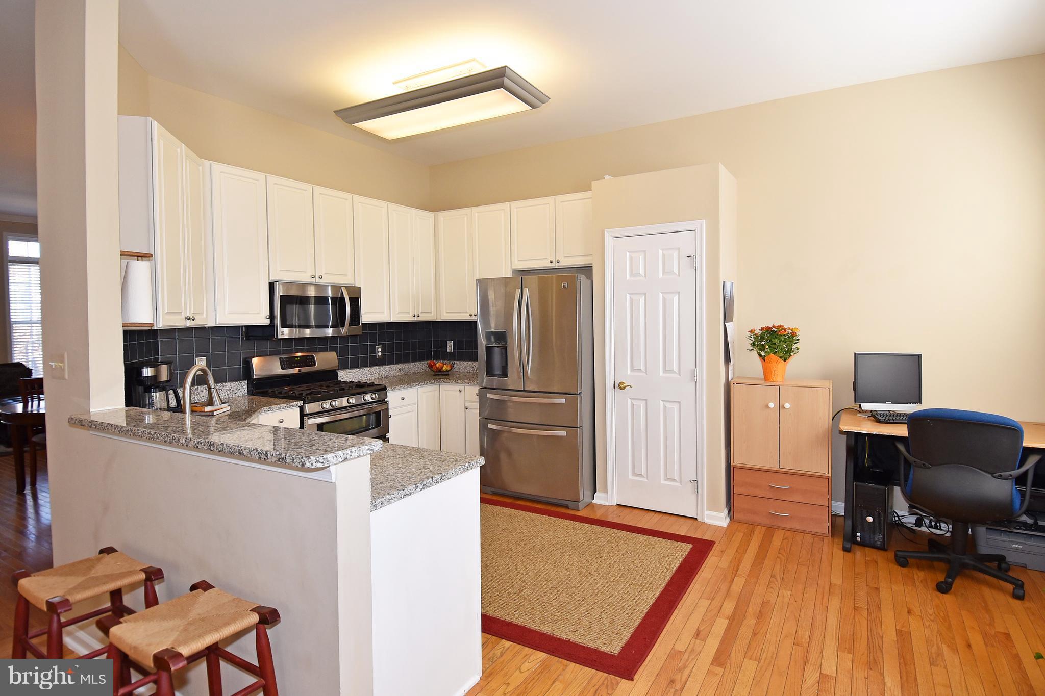 20677 Riptide Square Sterling, VA 20165 - Photo 6 of 26 Breakfast nook or office, your choice!