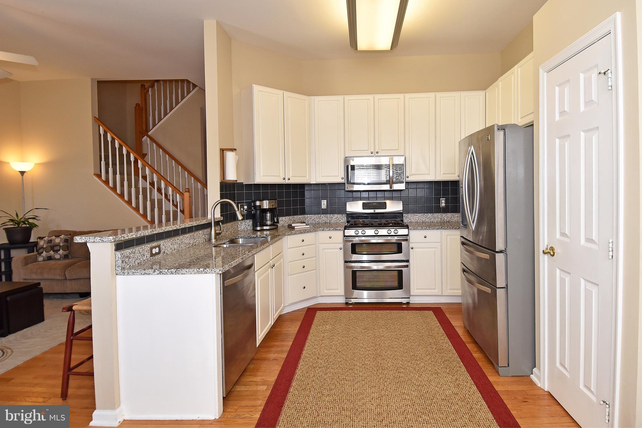 20677 Riptide Square Sterling, VA 20165 - Photo 7 of 26 Stainless Steel and Granite