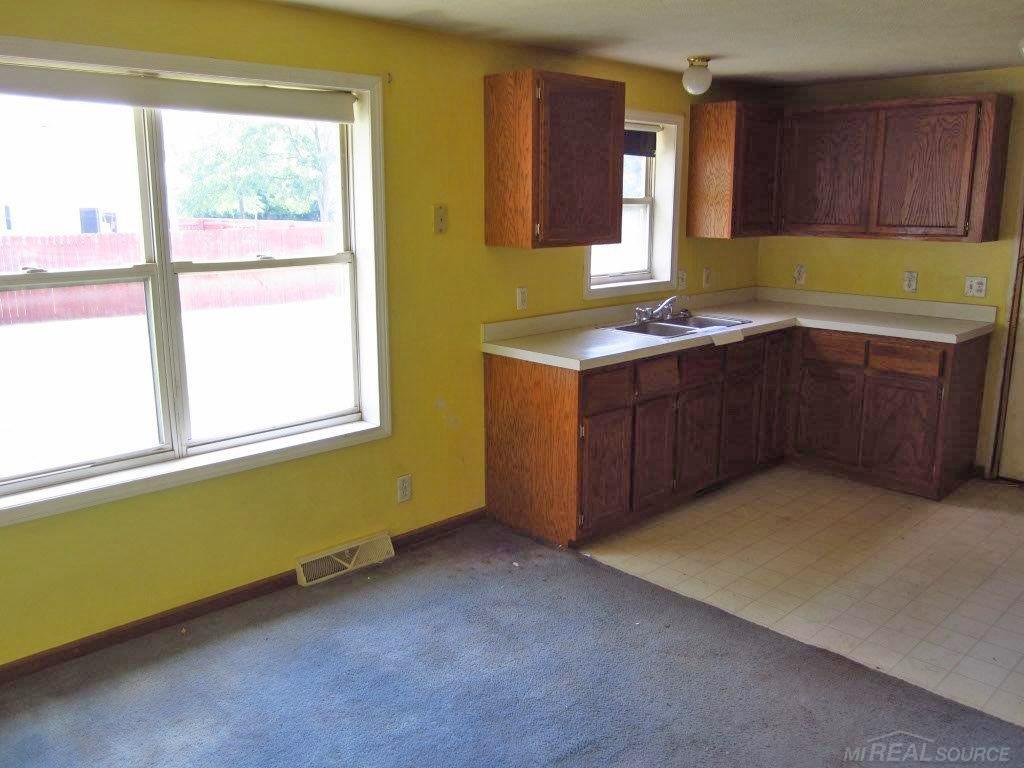 132 North Black River Road Croswell, MI 48422 - Photo 5 of 10