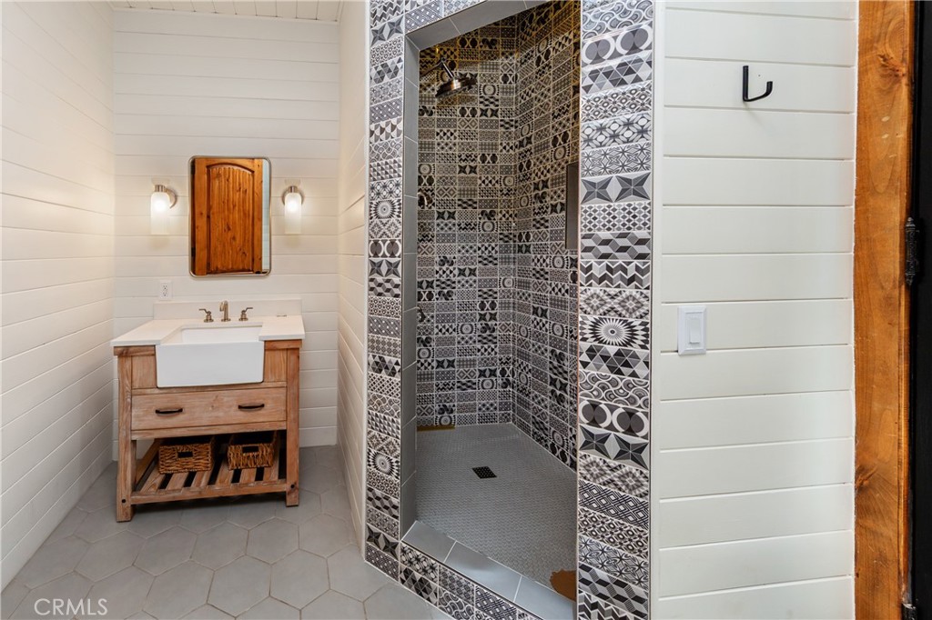 85 Saddlebow Road Bell Canyon, CA 91307 - Photo 23 of 75 a bathroom with a sink and a mirror