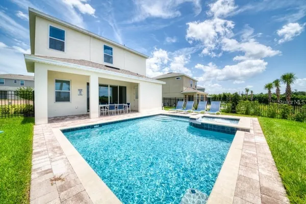a view of a house with a backyard