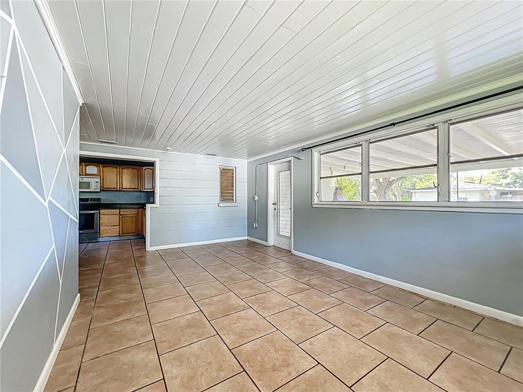 1025 South Central Avenue Lakeland, FL 33815 - Photo 40 of 42 a view of an empty room with a window