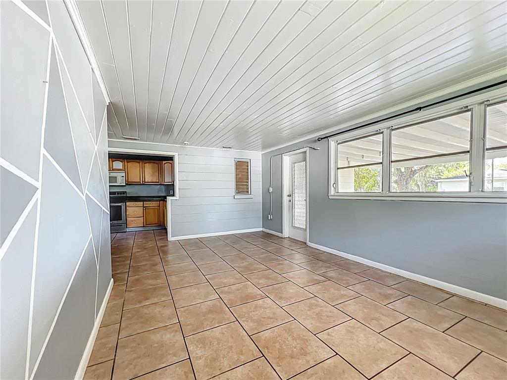 1025 South Central Avenue Lakeland, FL 33815 - Photo 41 of 42 a view of an empty room with a window