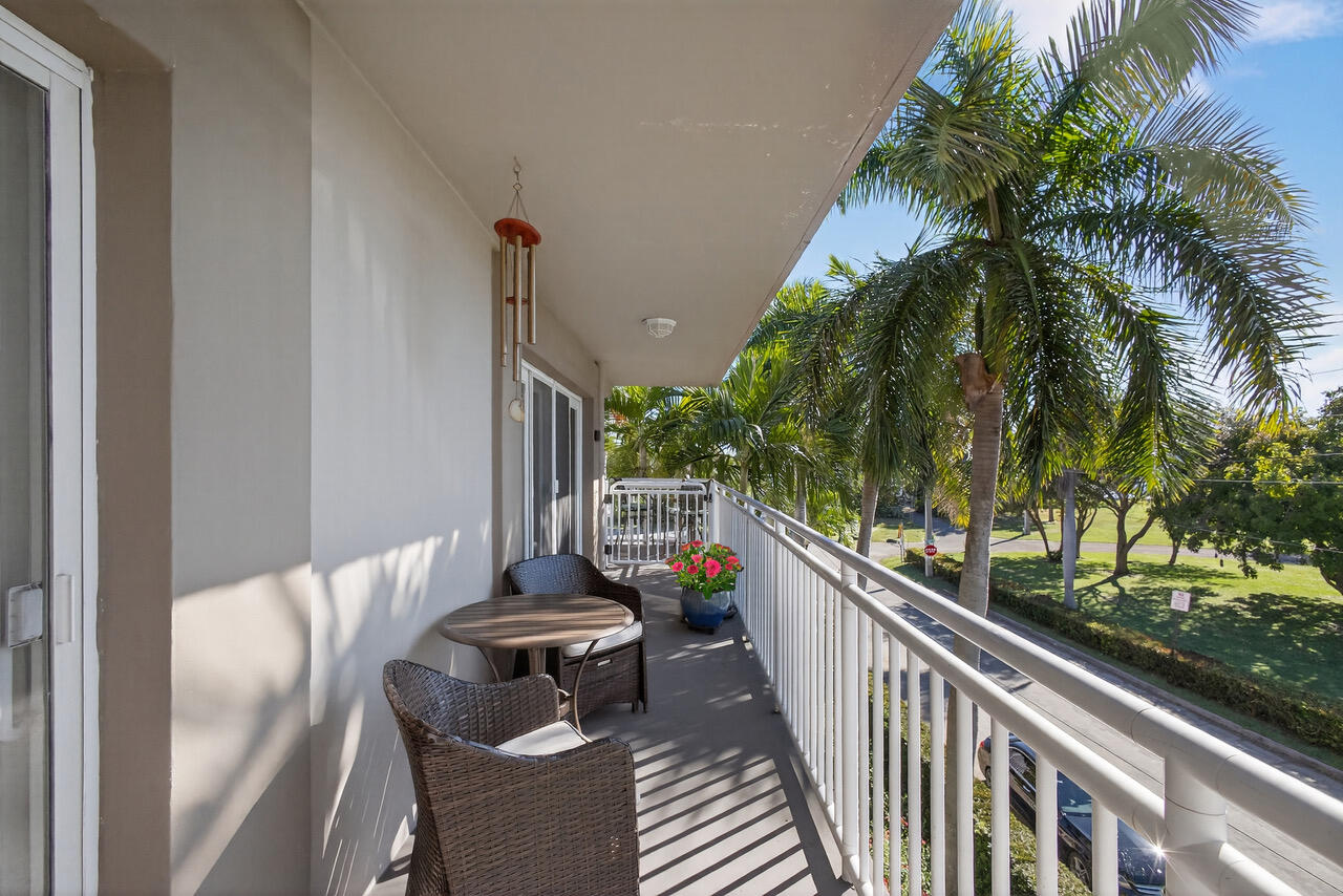 129 South Golfview Road, Unit 7 Lake Worth Beach, FL 33460 - Photo 47 of 79 5D1A7961