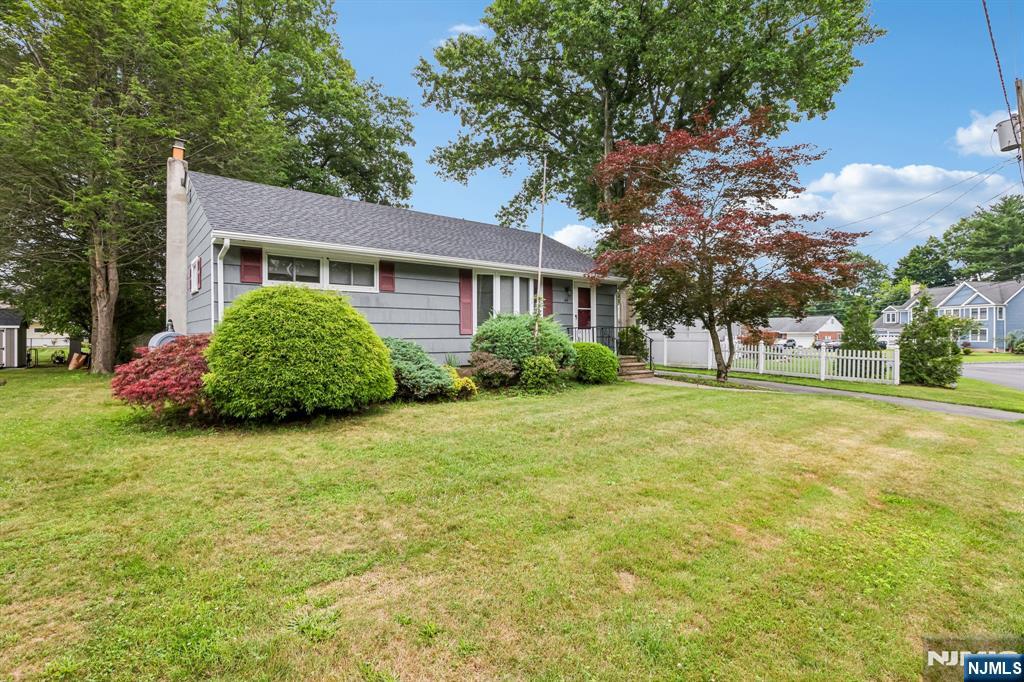 44 Rumana Road Wayne, NJ 07470 - Photo 3 of 27