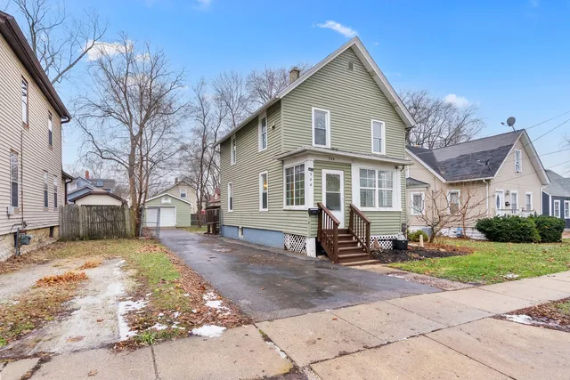 $290,000 | 544 Charles Street, Aurora, IL 60506