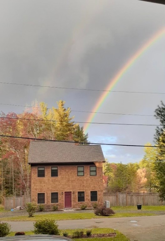 Cabin on Keech Pond with fenced yard.