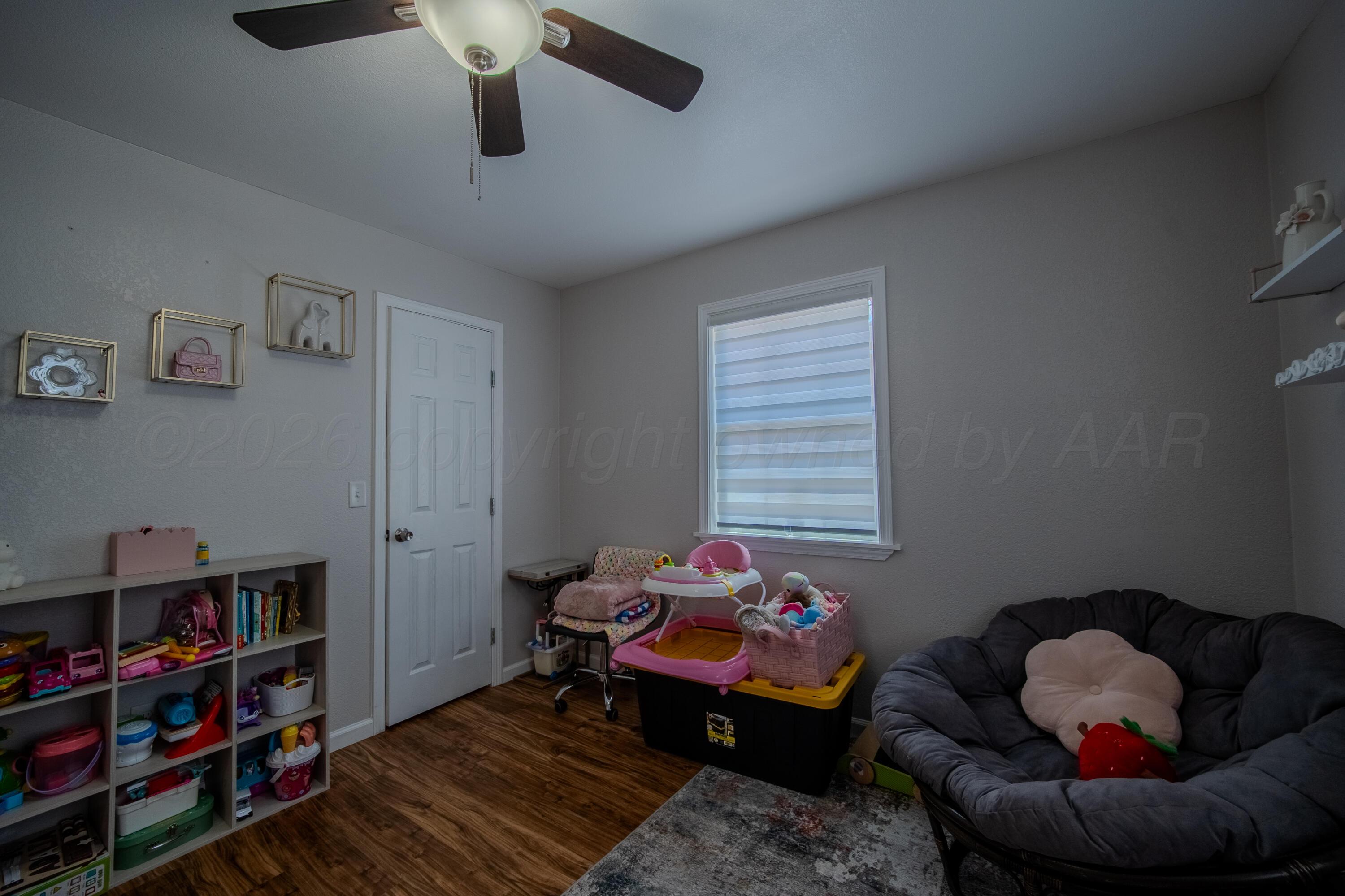4014 Gables Street Amarillo, TX 79110 - Photo 11 of 14 a living room with furniture and book shelf