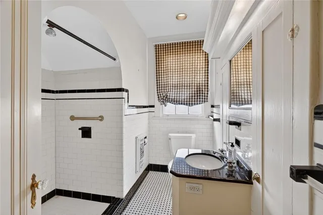 $4,200 | 5512 St Charles Avenue, New Orleans, LA 70115