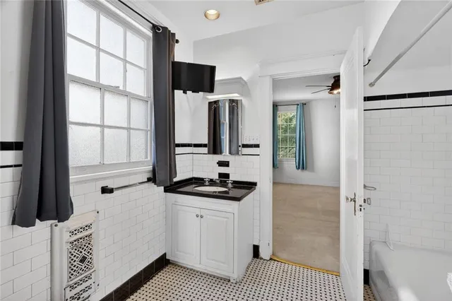 $4,200 | 5512 St Charles Avenue, New Orleans, LA 70115