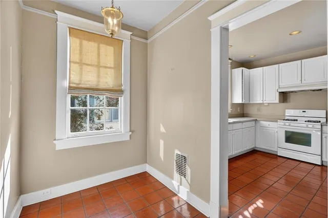 $4,200 | 5512 St Charles Avenue, New Orleans, LA 70115