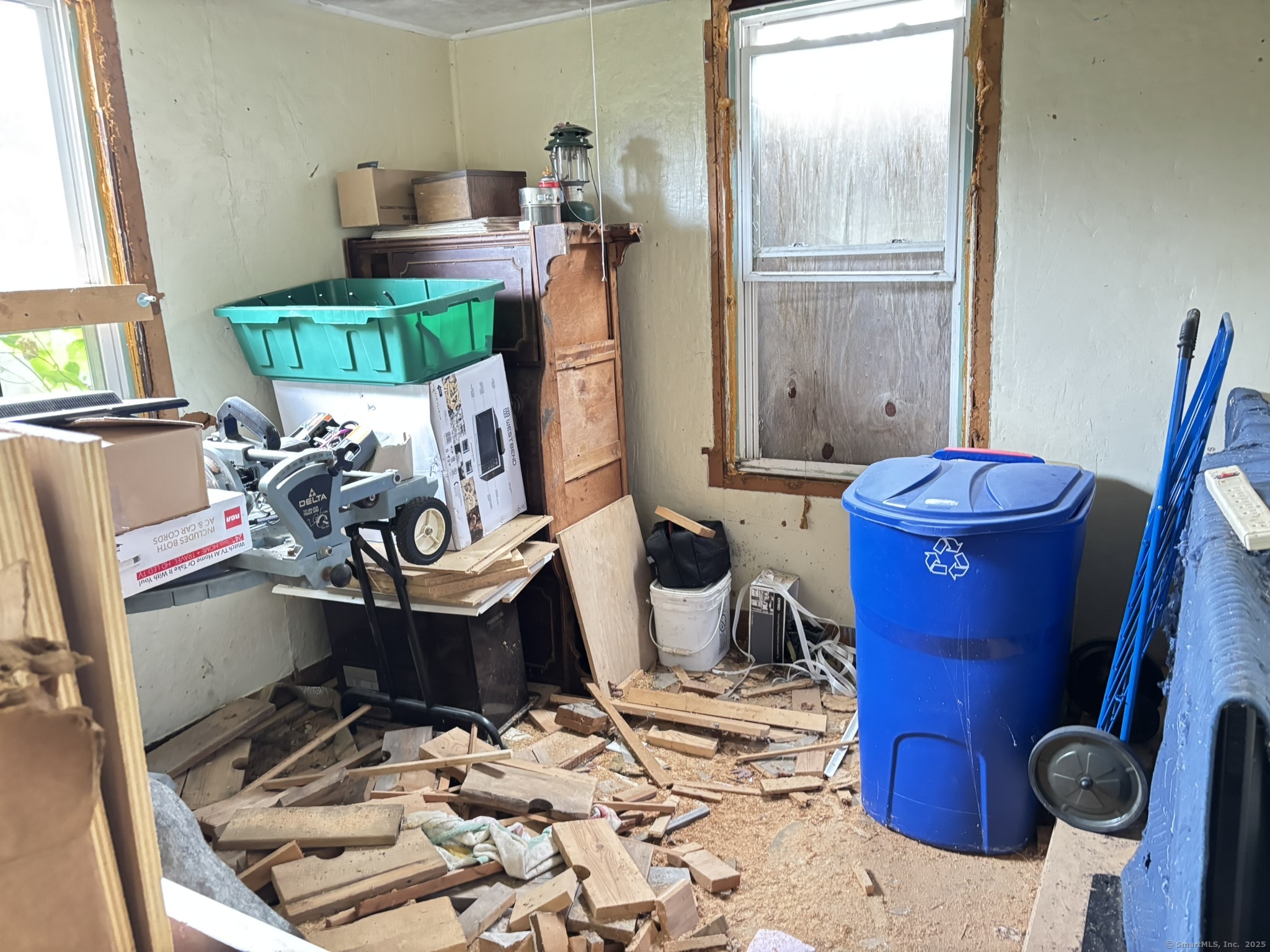 1405 New Haven Road Naugatuck, CT 06770 - Photo 17 of 27 a room with furniture and a window