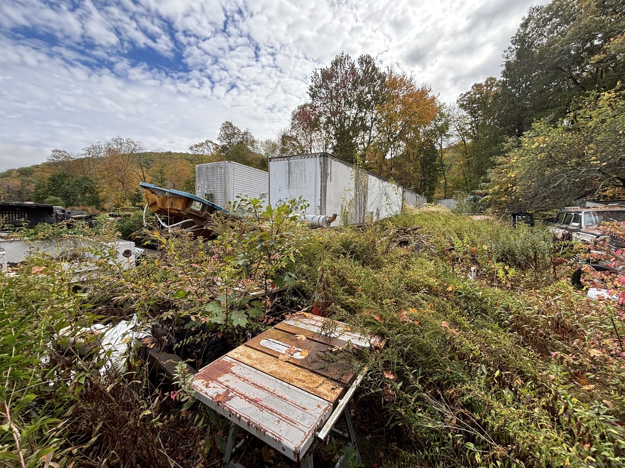 1405 New Haven Road Naugatuck, CT 06770 - Photo 23 of 27 a view of a backyard with pathway