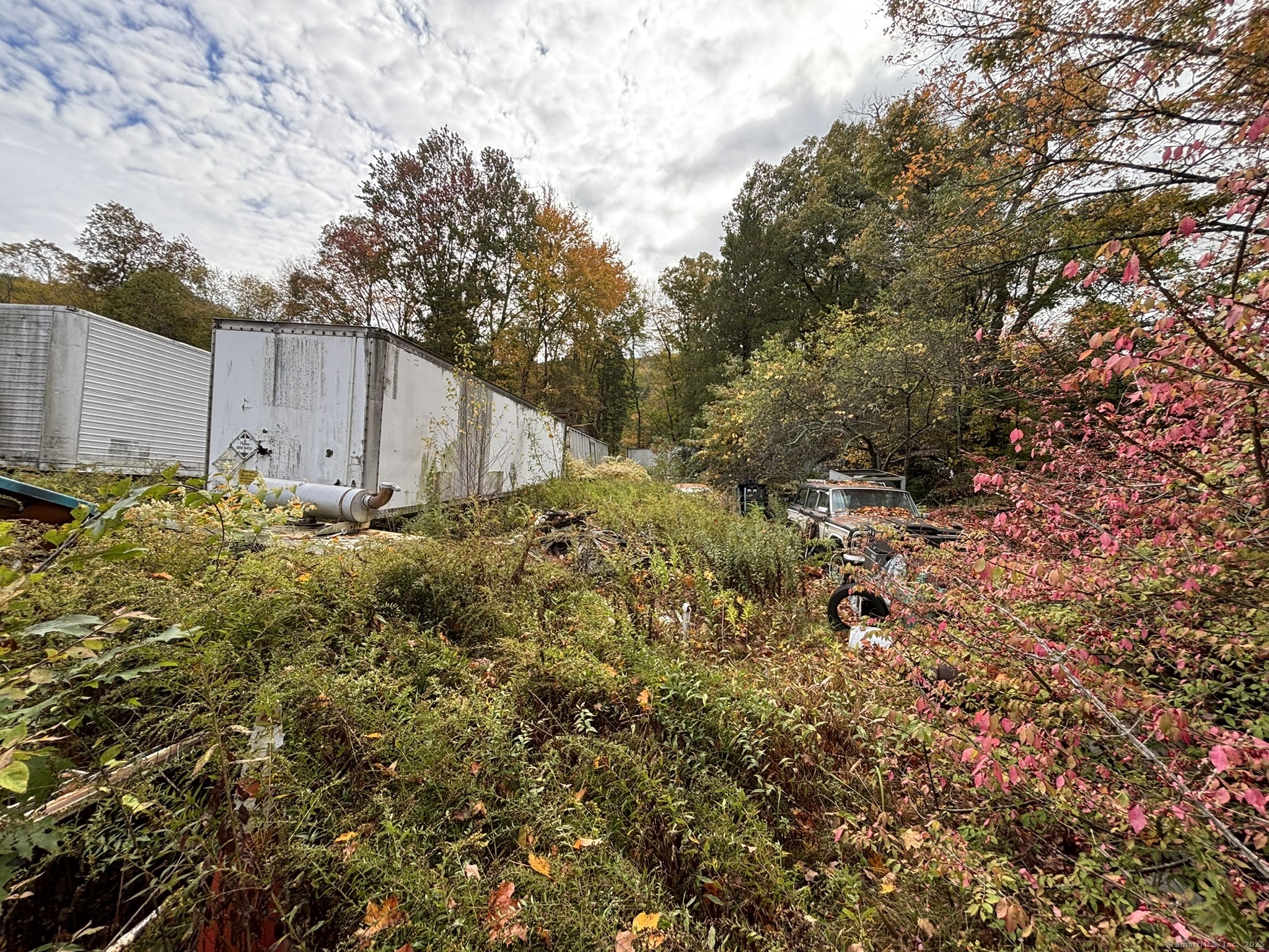 1405 New Haven Road Naugatuck, CT 06770 - Photo 26 of 27 a view of a backyard