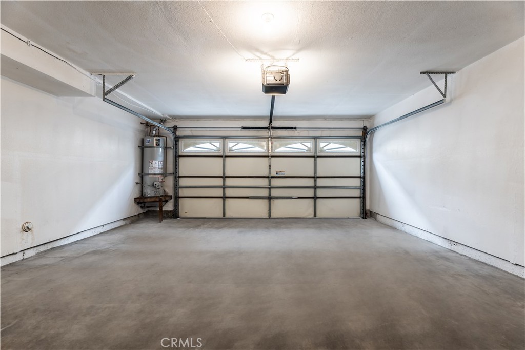 7953 Vía Latina Burbank, CA 91504 - Photo 22 of 30 a view of a garage