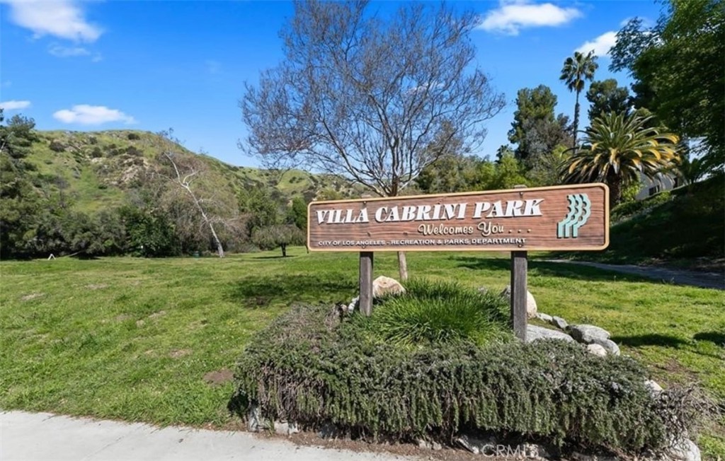 7953 Vía Latina Burbank, CA 91504 - Photo 28 of 30 a sign that is sitting on a brick wall