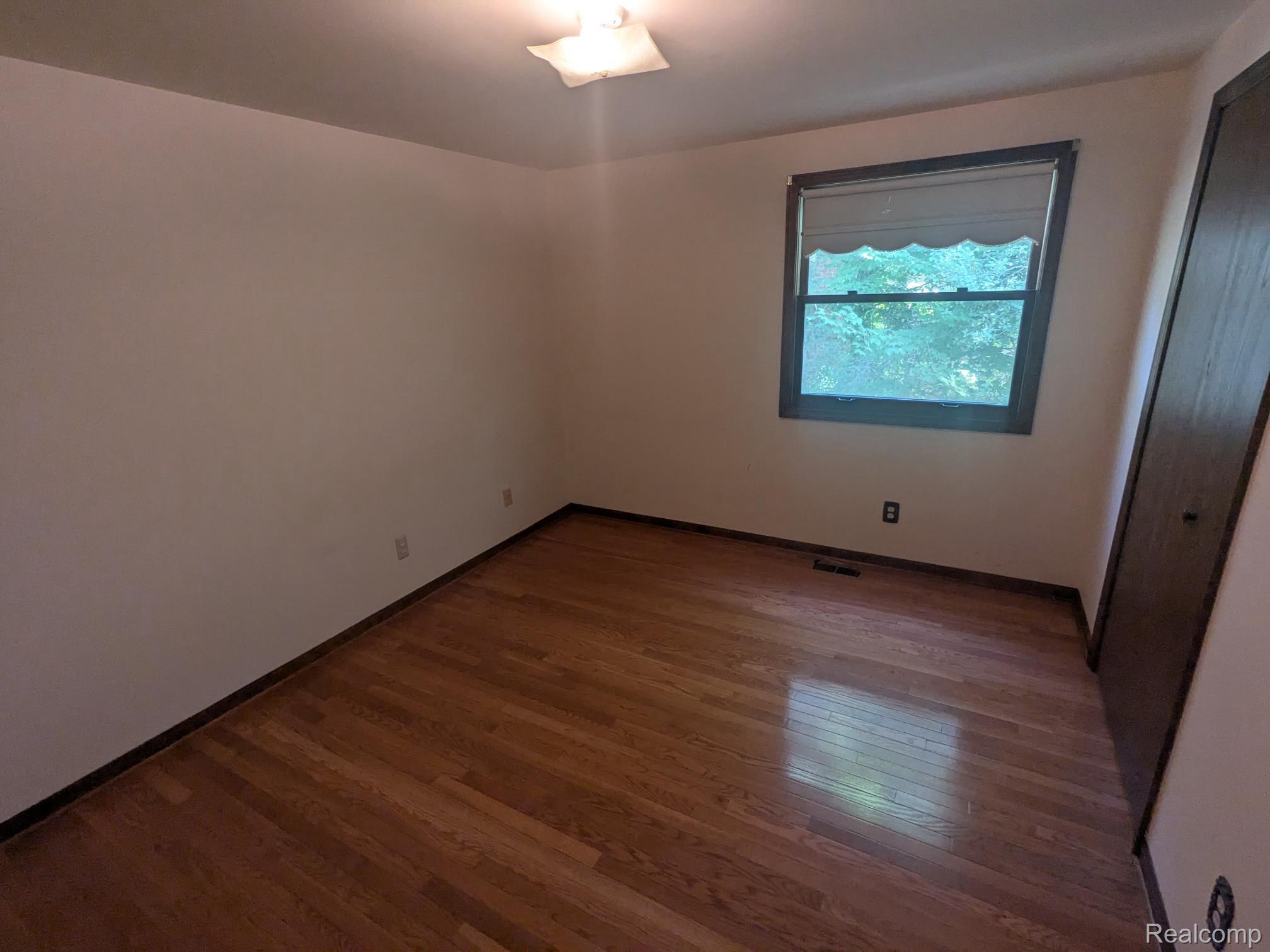 3211 Mccluskey Pinckney, MI 48169 - Photo 8 of 23