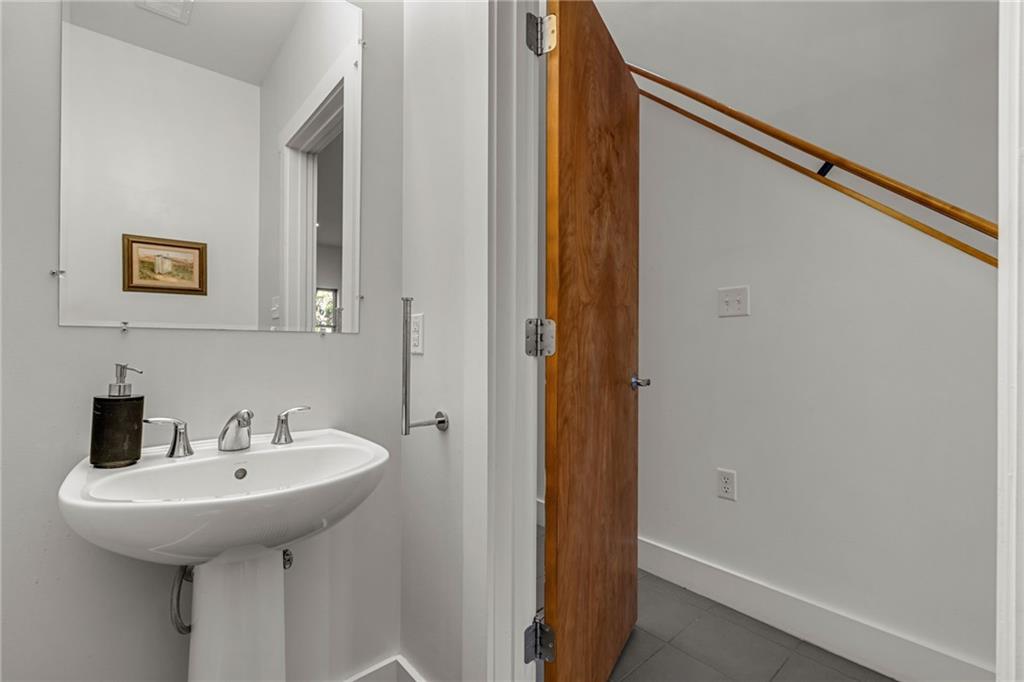 1850 Riverside Mews Pittsburgh, PA 15203 - Photo 24 of 35