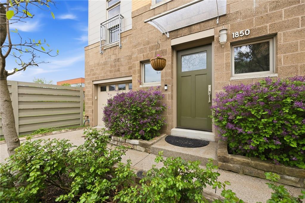 1850 Riverside Mews Pittsburgh, PA 15203 - Photo 4 of 35