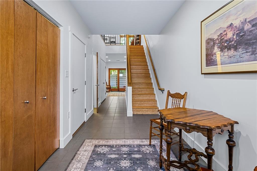 1850 Riverside Mews Pittsburgh, PA 15203 - Photo 5 of 35
