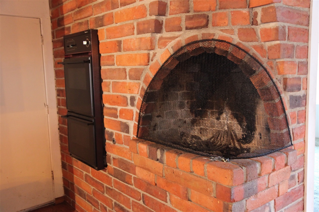 1876 Laurel Road Oceanside, CA 92054 - Photo 7 of 15 Pizza oven?