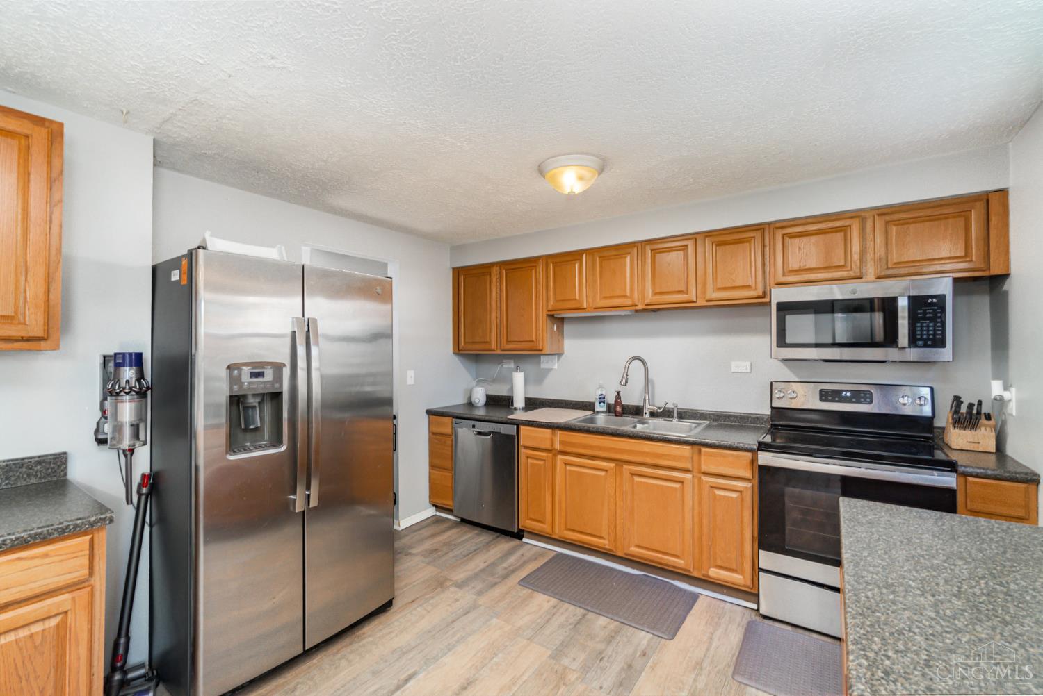 615 Regent Road Cincinnati, OH 45245 - Photo 6 of 29 Gallery Image 6