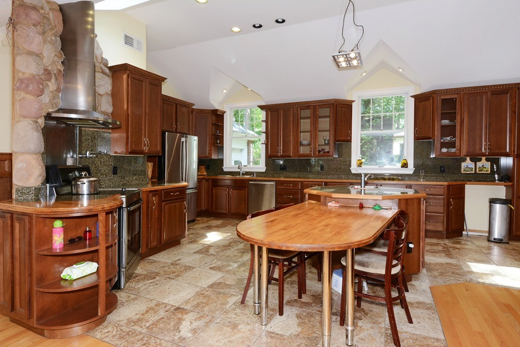 29 Gammons Road Newton, MA 02468 - Photo 2 of 27