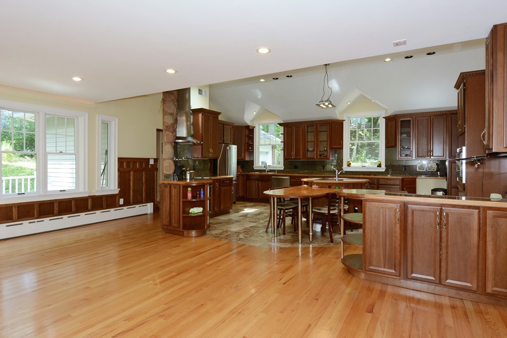 29 Gammons Road Newton, MA 02468 - Photo 3 of 27