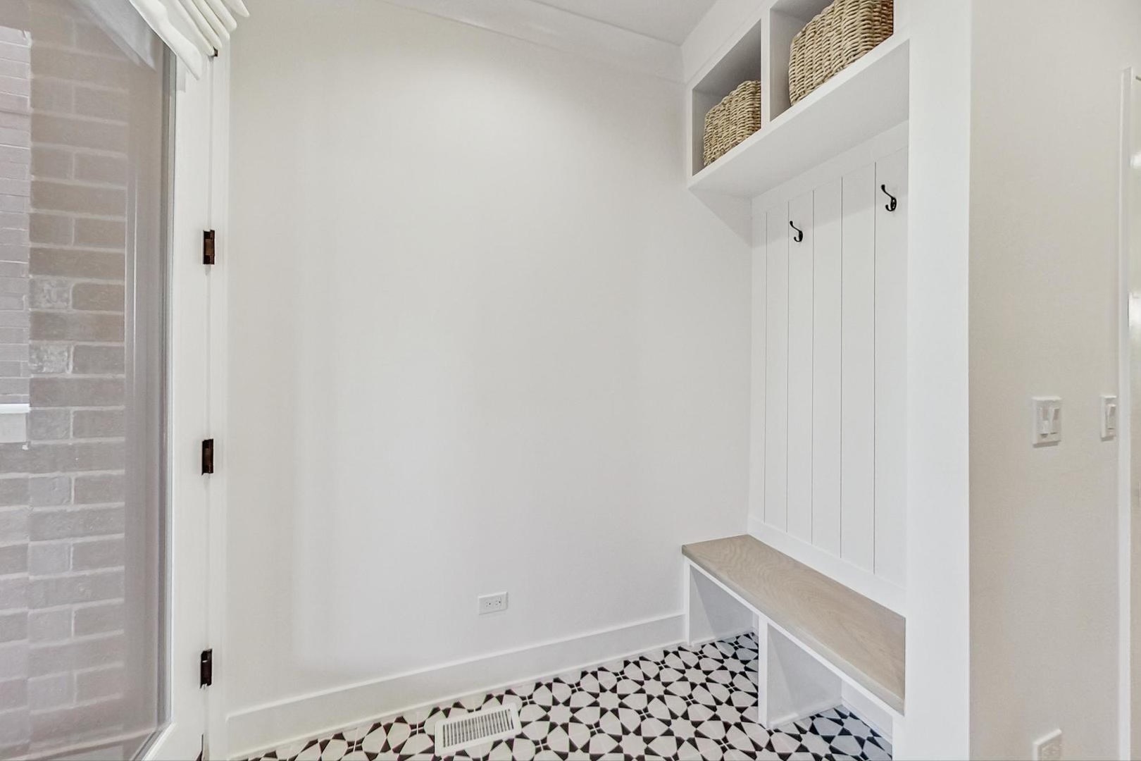 1509 West School Street, Unit 1 Chicago, IL 60657 - Photo 7 of 11