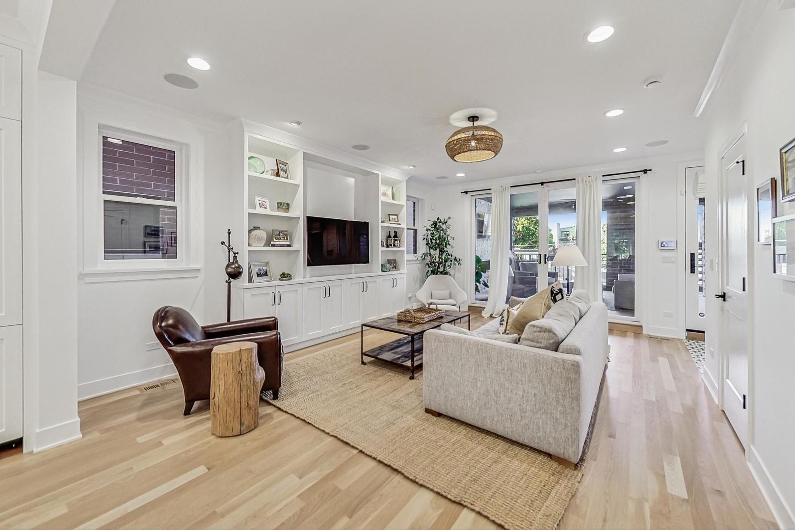 1509 West School Street, Unit 1 Chicago, IL 60657 - Photo 8 of 11