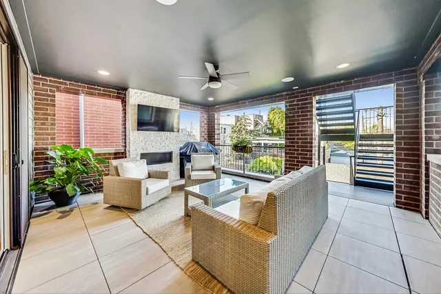 $1,750,000 | 1509 West School Street, Unit 1, Chicago, IL 60657