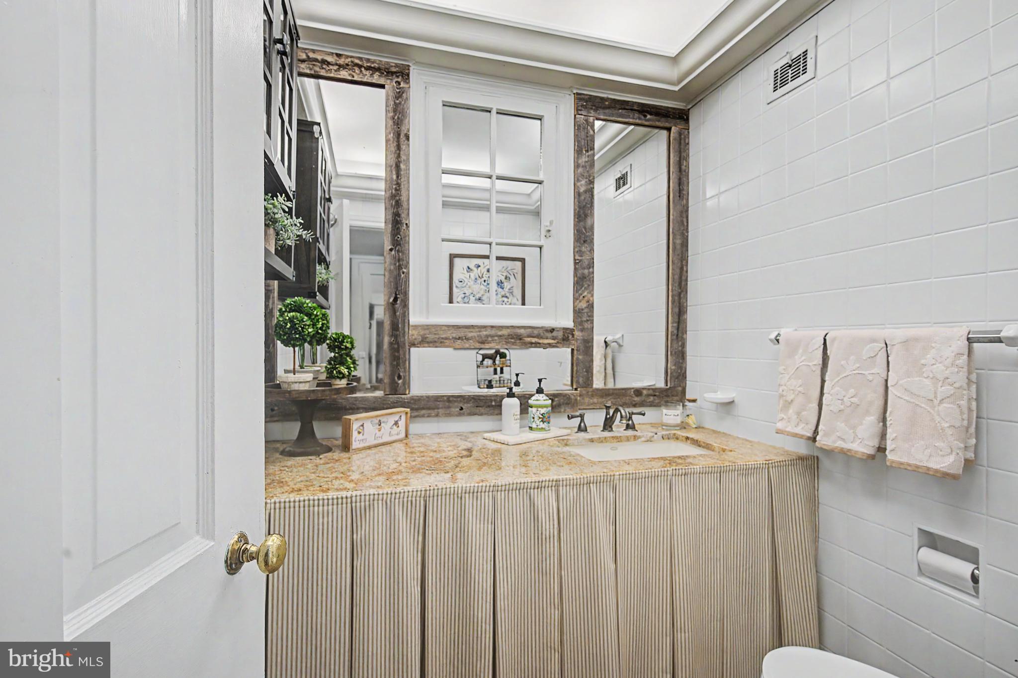 4900 Threadneedle Road Wilmington, DE 19807 - Photo 24 of 49 Powder Room
