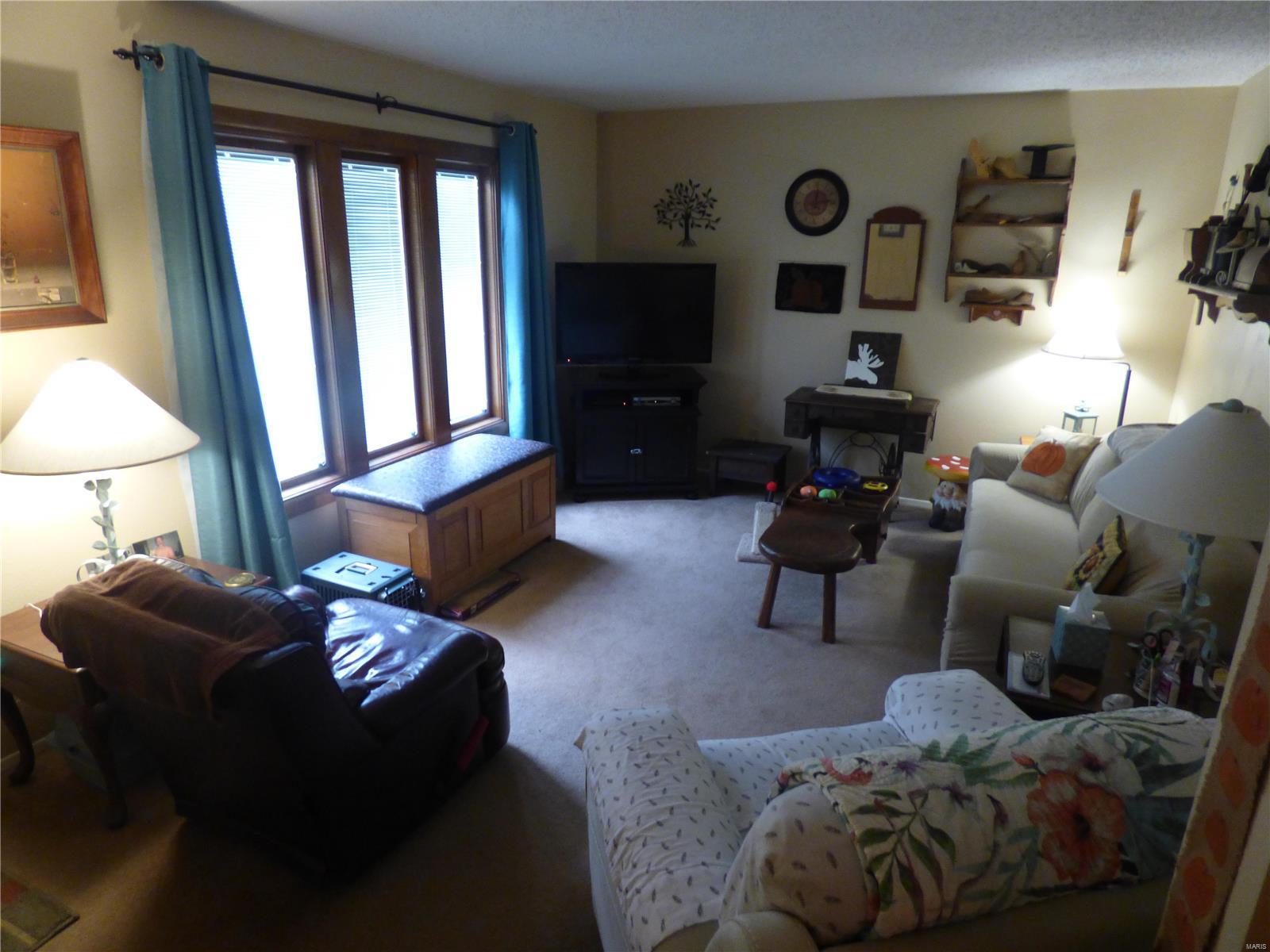 5815 Kerth Road St. Louis, MO 63128 - Photo 5 of 15 Gallery Image 5
