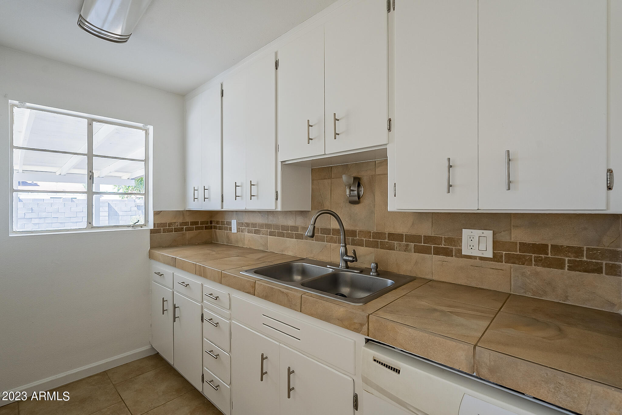 3344 West Charter Oak Road Phoenix, AZ 85029 - Photo 11 of 28 Charter-14