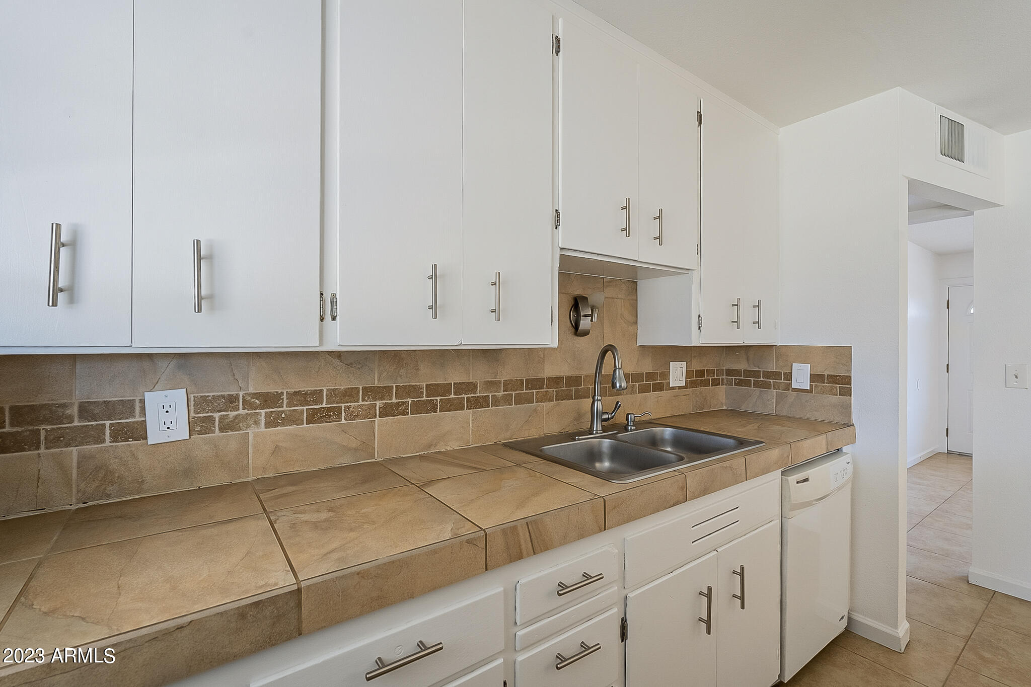 3344 West Charter Oak Road Phoenix, AZ 85029 - Photo 13 of 28 Charter-16